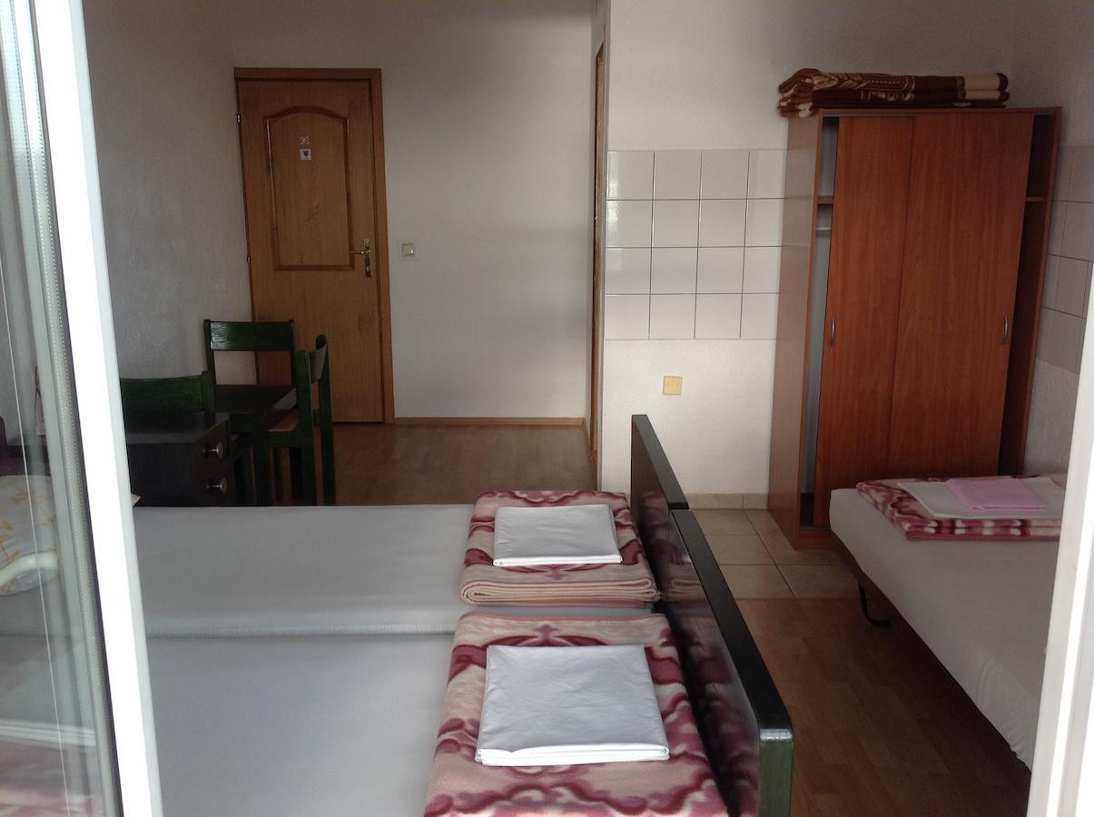 Katarina Apartments And Rooms スィビニ・クルンポスキ 部屋 写真